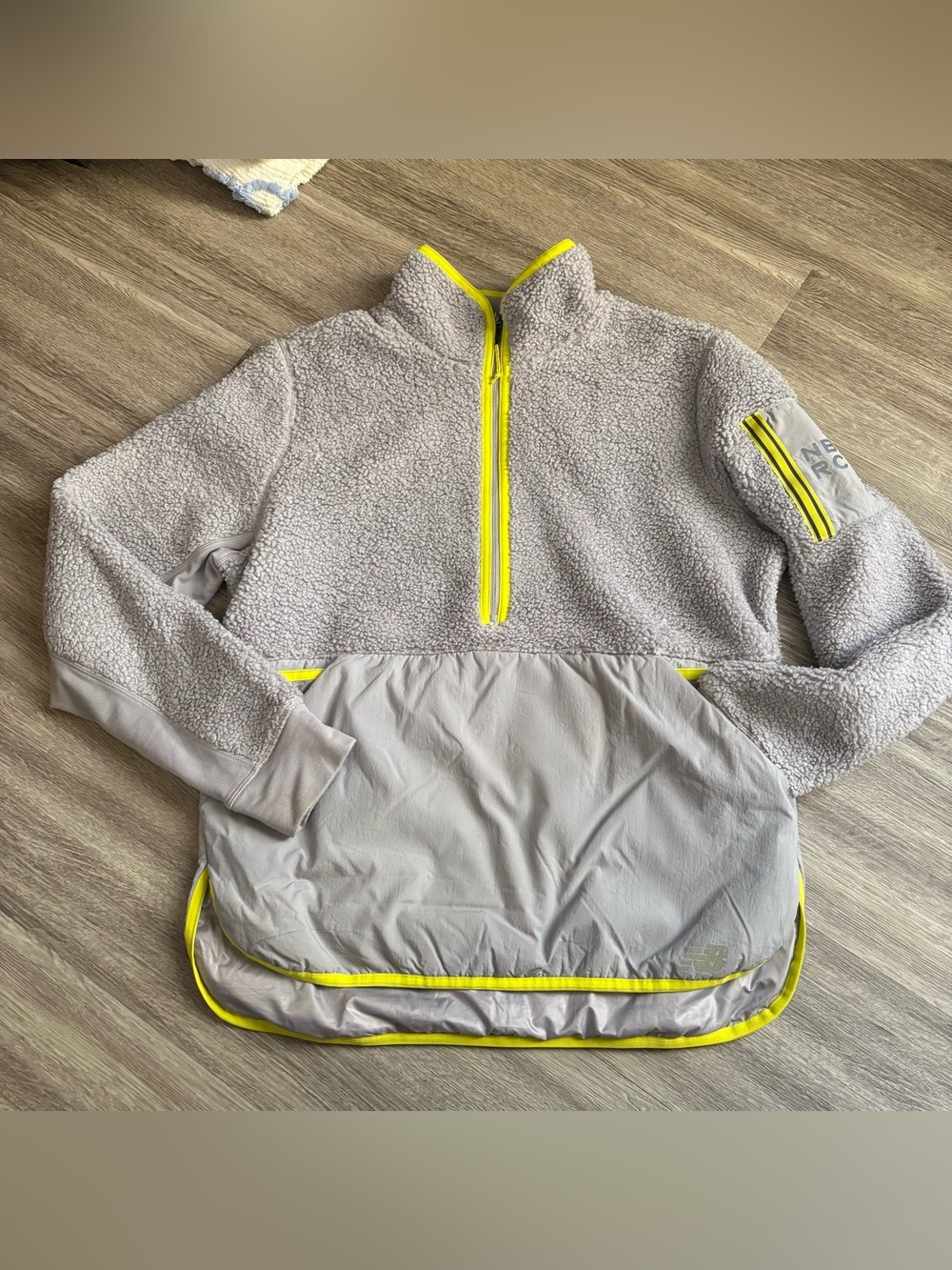New Balance Q Speed Sherpa Anorak in Light Lavender Size Small